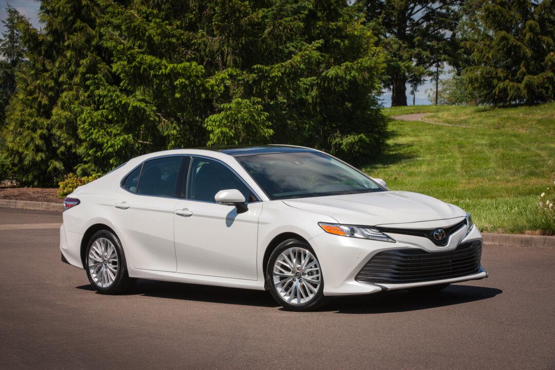 2018 Toyota Camry XLE and XSE