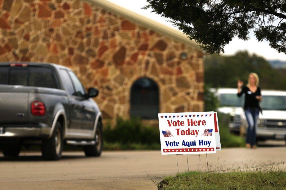Texans Not Required to Wear Face Masks at Polling Station, Appeals Court Rules