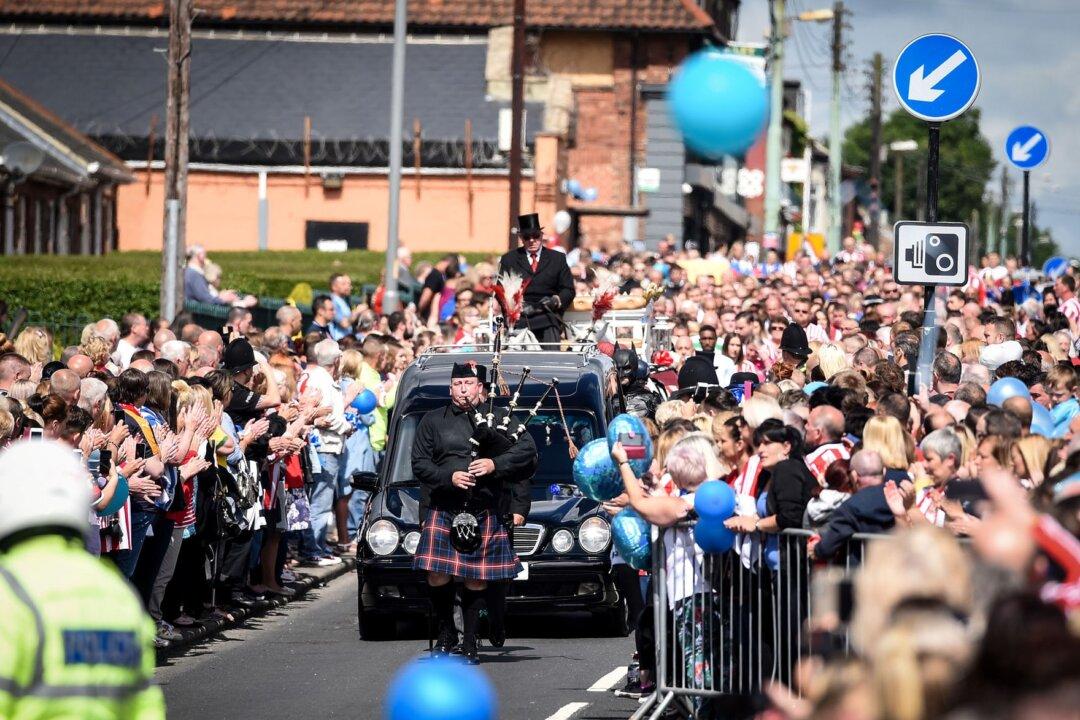 Crowd of Thousands Line the Streets for Bradley Lowery’s Funeral