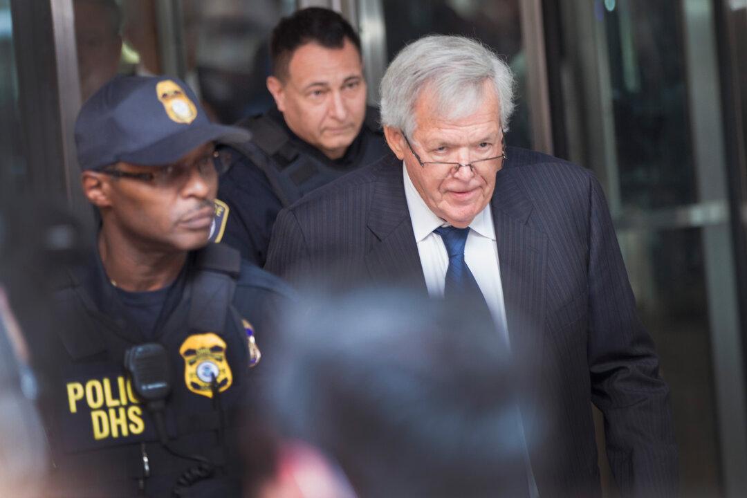 Former House Speaker Dennis Hastert Transferred out of Prison to Halfway House