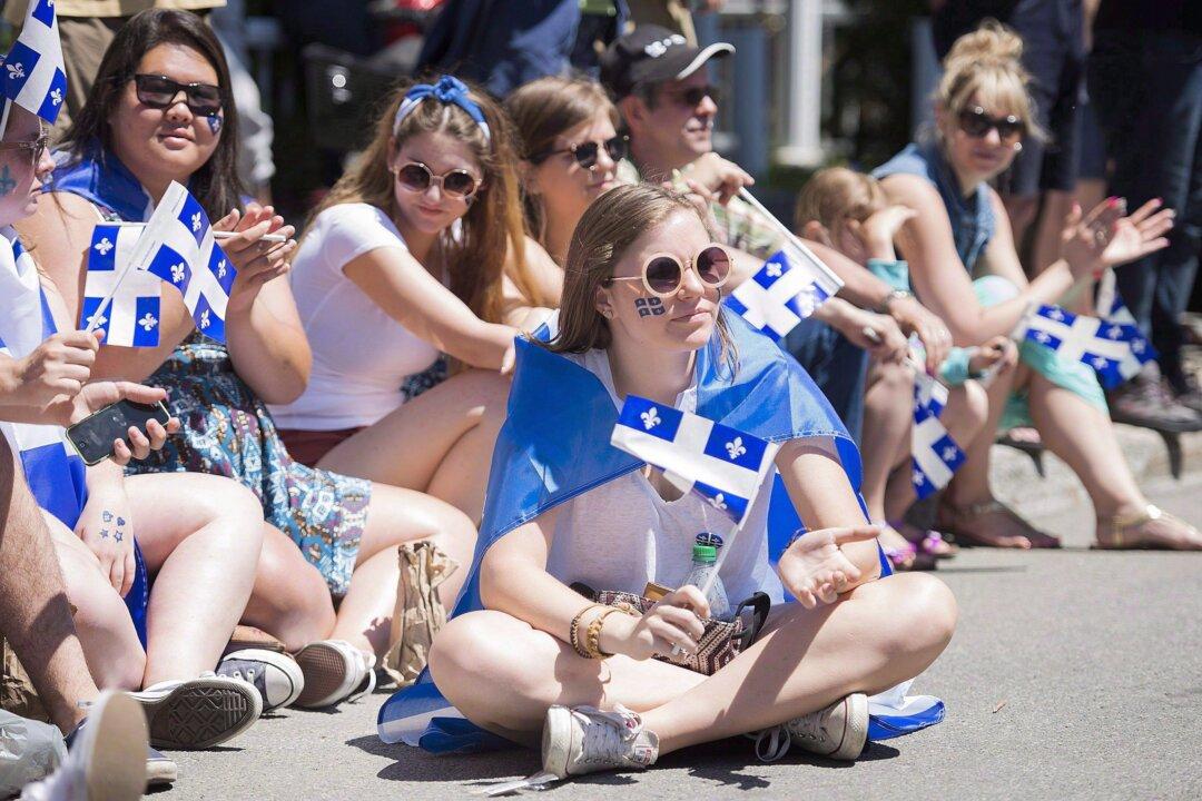 Montreal Passes Resolution to Protect French Language, Calls on Province for Support