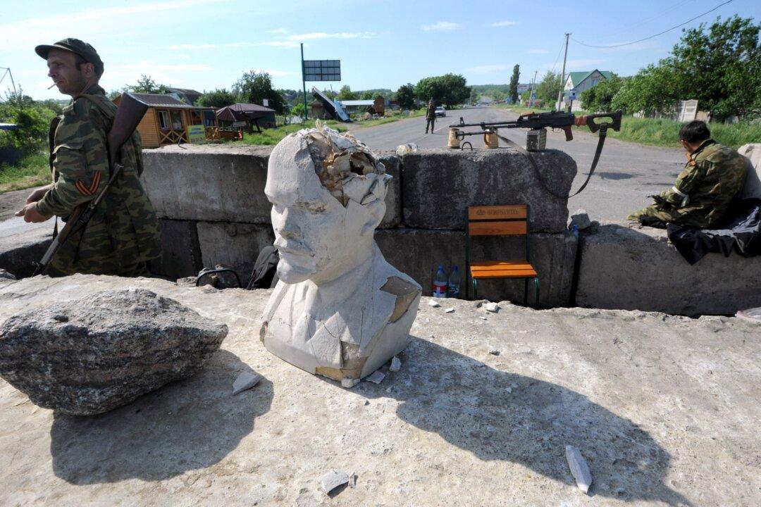 Ukraine Removes 1,320 Vladimir Lenin Statues, 1,000 Soviet Monuments: Report