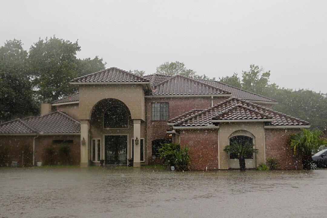 Houston Warns Residents: Do Not Go Into Attic, Go on Roof