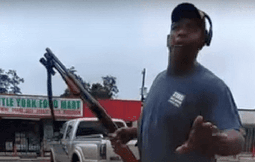 Man Claiming to Be ‘Ex-SWAT Deputy’ Threatens Would-Be Looters in Houston With Shotgun