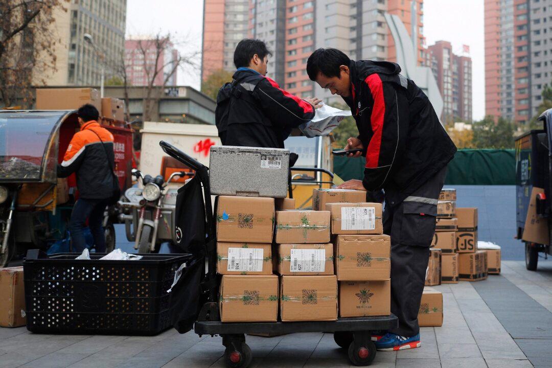 Chinese Experts Refute the Regime’s Claim of COVID-19 Surface Spread Through Postal Parcels