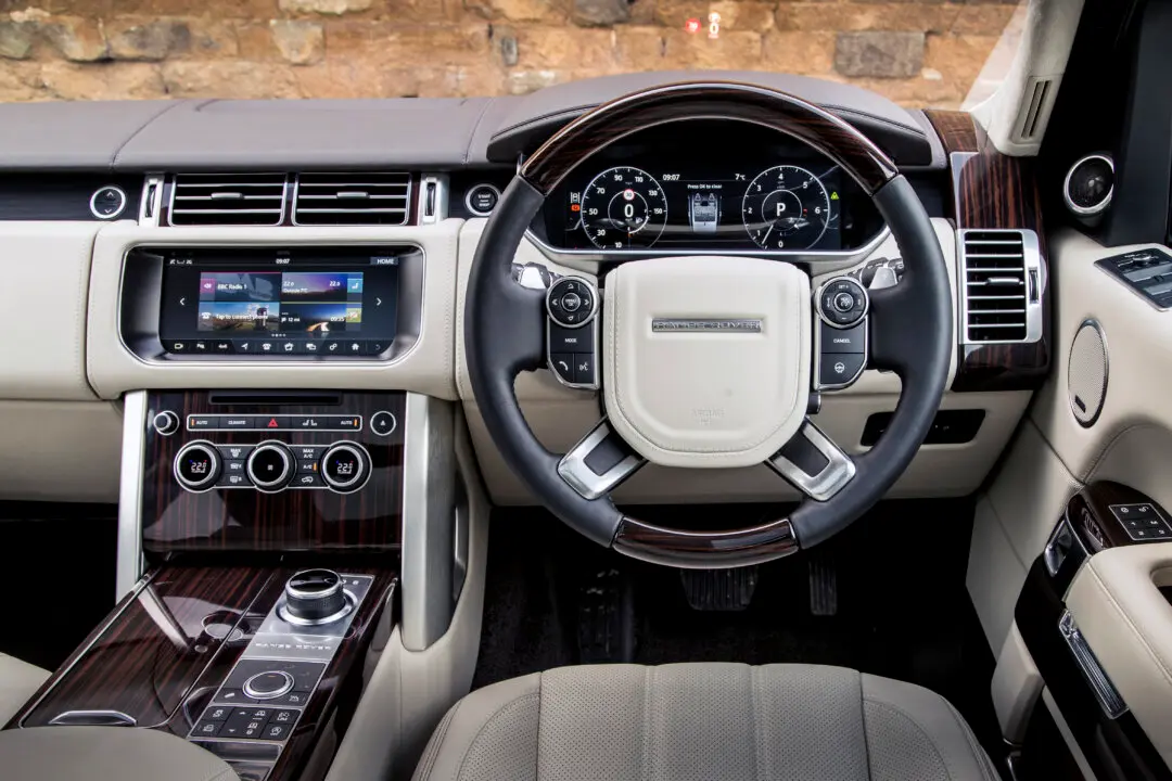 Jaguar Land Rover Recalls 250,000 Land Rovers, Says Driver’s Airbag May Not Deploy