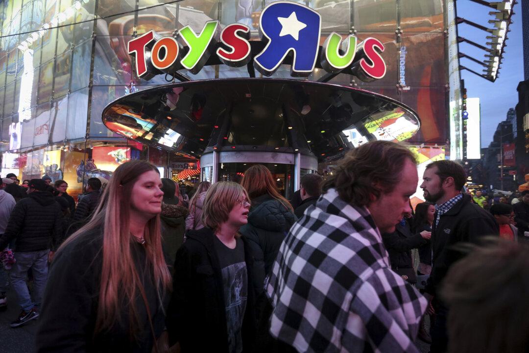 Toys ‘R’ Us Files for Bankruptcy Ahead of Holiday Season