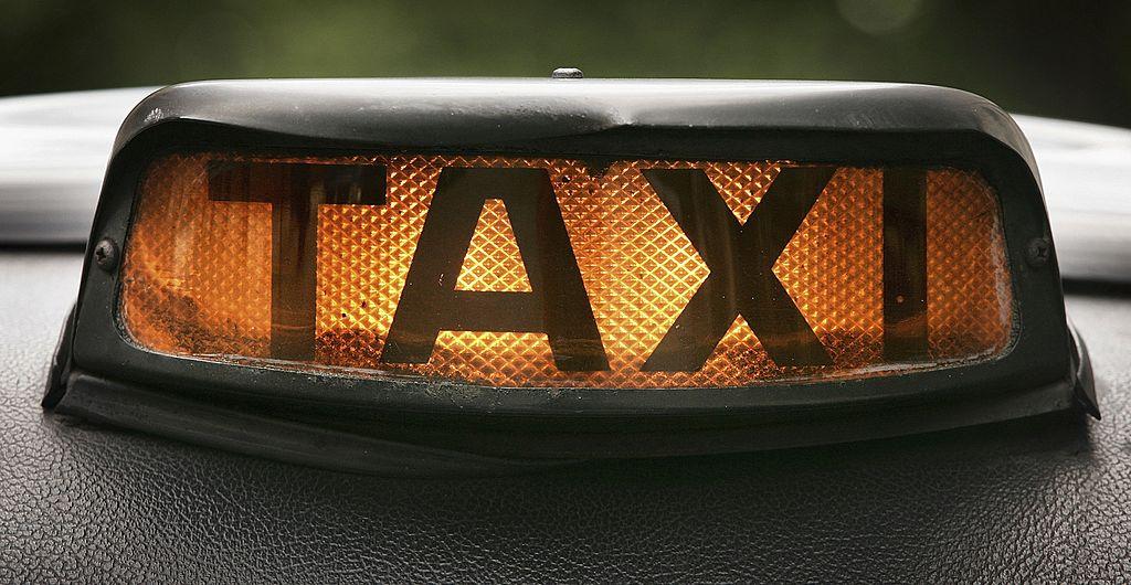 Taxi Signs Sold Online Being Used by Scammers in Canada