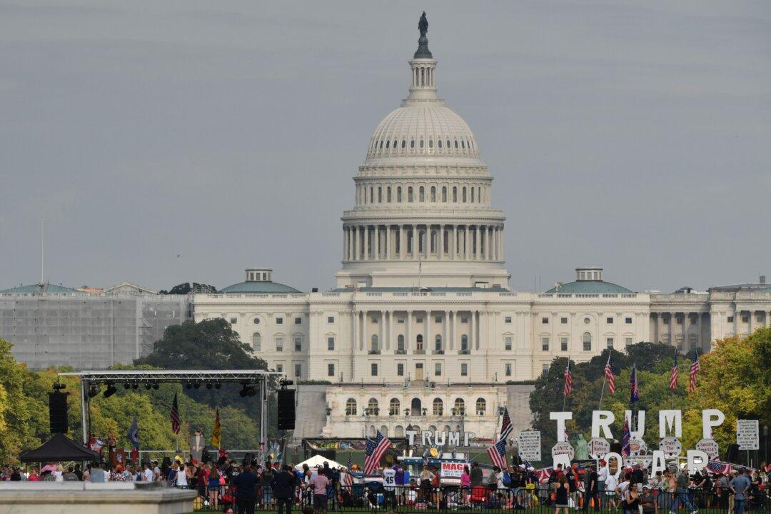 Trump Supporters Invite Black Lives Matter on Stage at Free Speech Rally