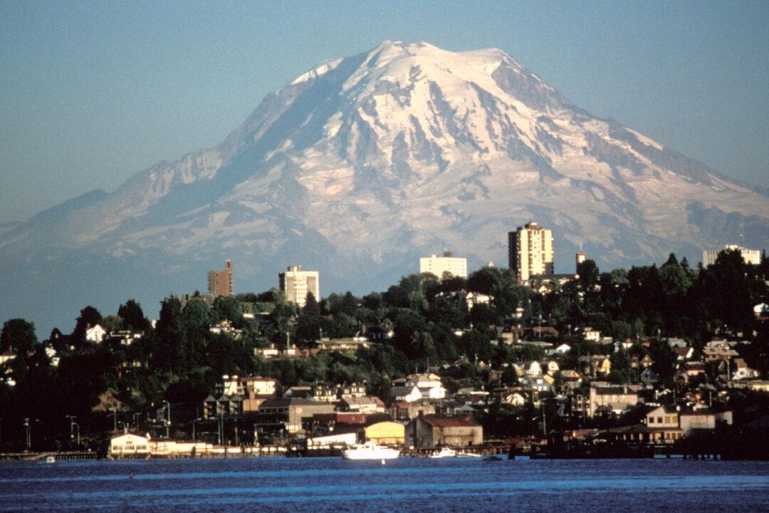 Swarm of Tremors Shakes Active Volcano by Seattle