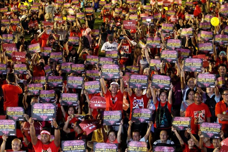 Thousands Rally in Malaysia to Oust Premier Najib