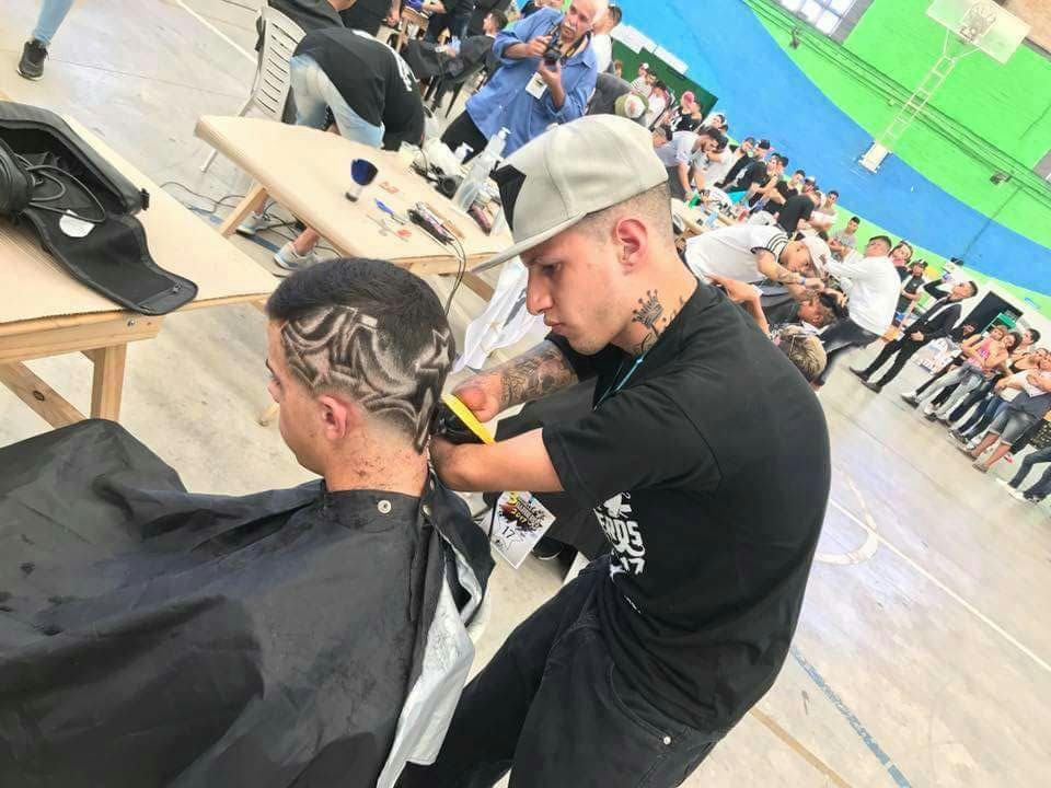 He Was Born Without Hands, He Followed His Dream and Today He Is the Most Popular Barber of a Humble Neighborhood Called 21-24 Town