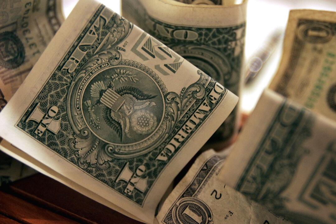 Woman Hospitalized With Accidental Overdose After Picking up $1 Bill in Tennessee