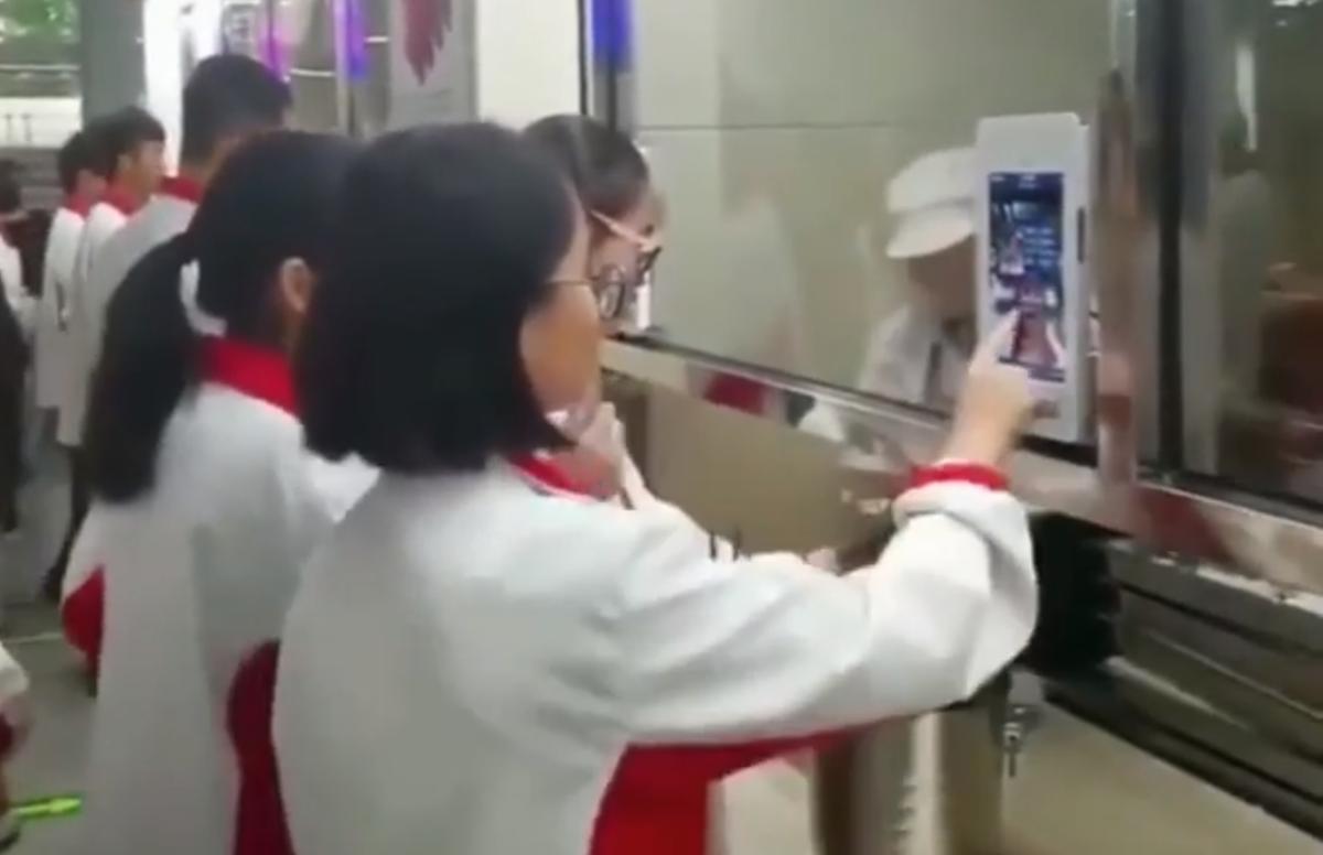 In Chinese High School, Facial Recognition Used to Purchase Lunch at Cafeteria