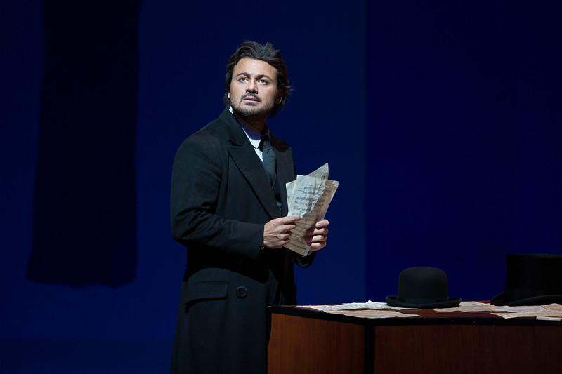 Vittorio Grigolo Stars in “The Tales of Hoffmann” at the Met