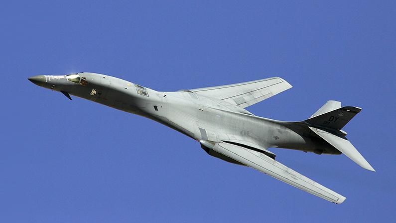 US B1-B Bombers, High-Tech Fighters Flex Muscles at Seoul Air Show