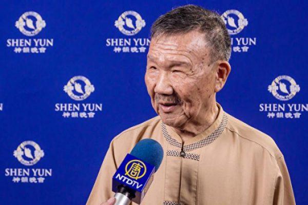 Hsieh Yingjie, a senior musician, who studied and taught in Vienna for about three decades, is deeply touched by Shen Yun Symphony Orchestra’s performance, at Chiayi Cultural Center Music Hall, on Sept. 23, 2017. (Wang Jiayi/The Epoch Times)