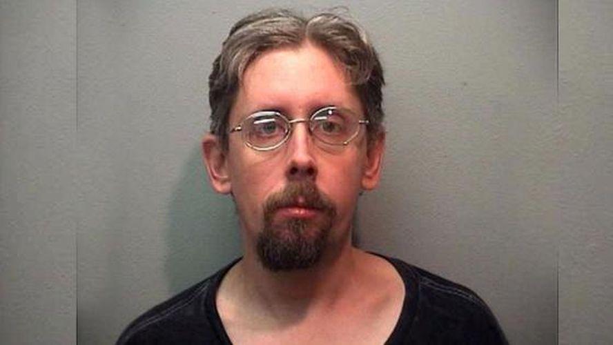 Man Locked in Convenience Store Beer Cooler Stays and Drinks