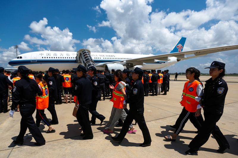 Chinese Fraud Rings Operate Large Internet Scam Firms in Cambodia: Insiders