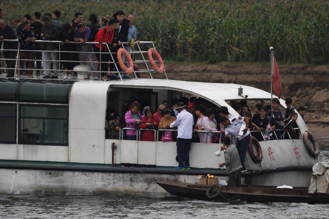 China Halts Tourism Into North Korea