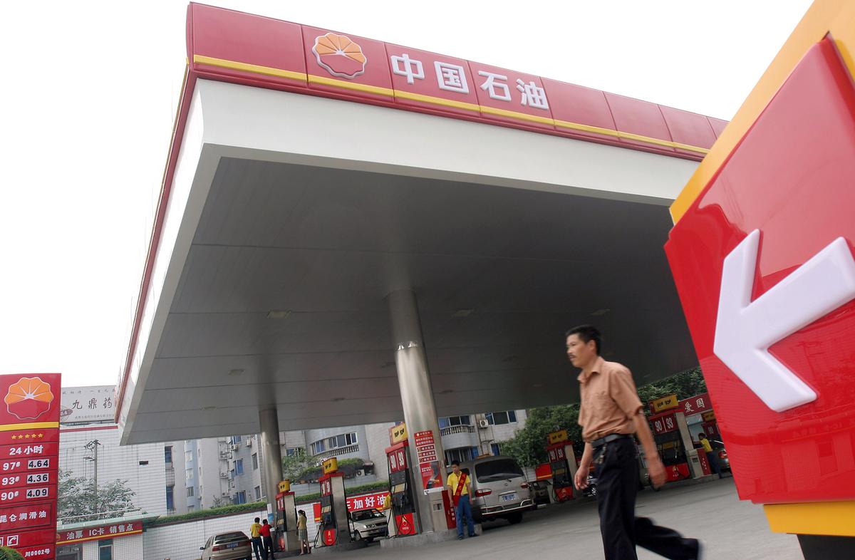 Congressional Commission Urges Ban on Sale of American Assets to China’s State-Owned Enterprises