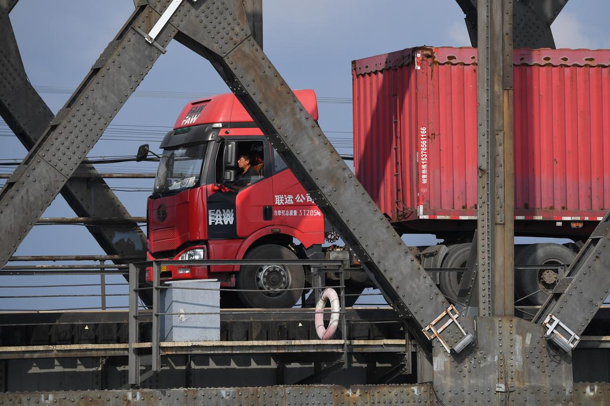 A truck returns over the Friendship Bridge, from the North Korean town of Sinuiju to the Chinese border city of Dandong, in China's northeast Liaoning Province on Sept. 5, 2017.<br/>(GREG BAKER/AFP/Getty Images)