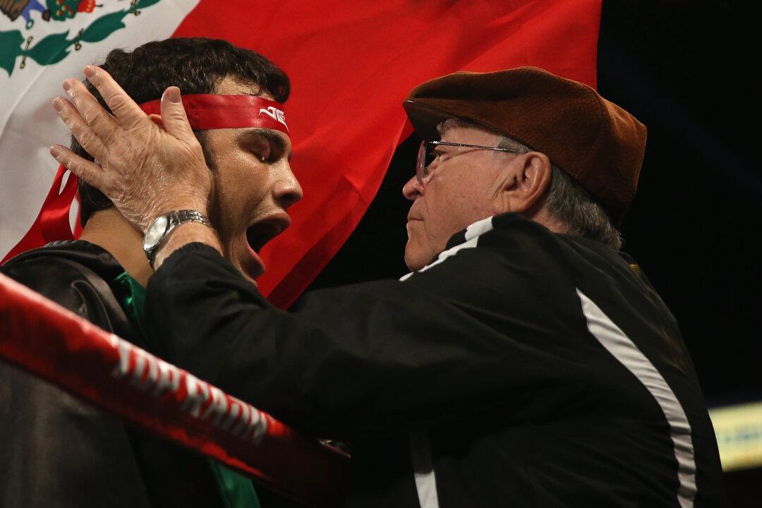 Boxing Prospect Cesar Diaz Dies in Single-Car Crash, Police Say