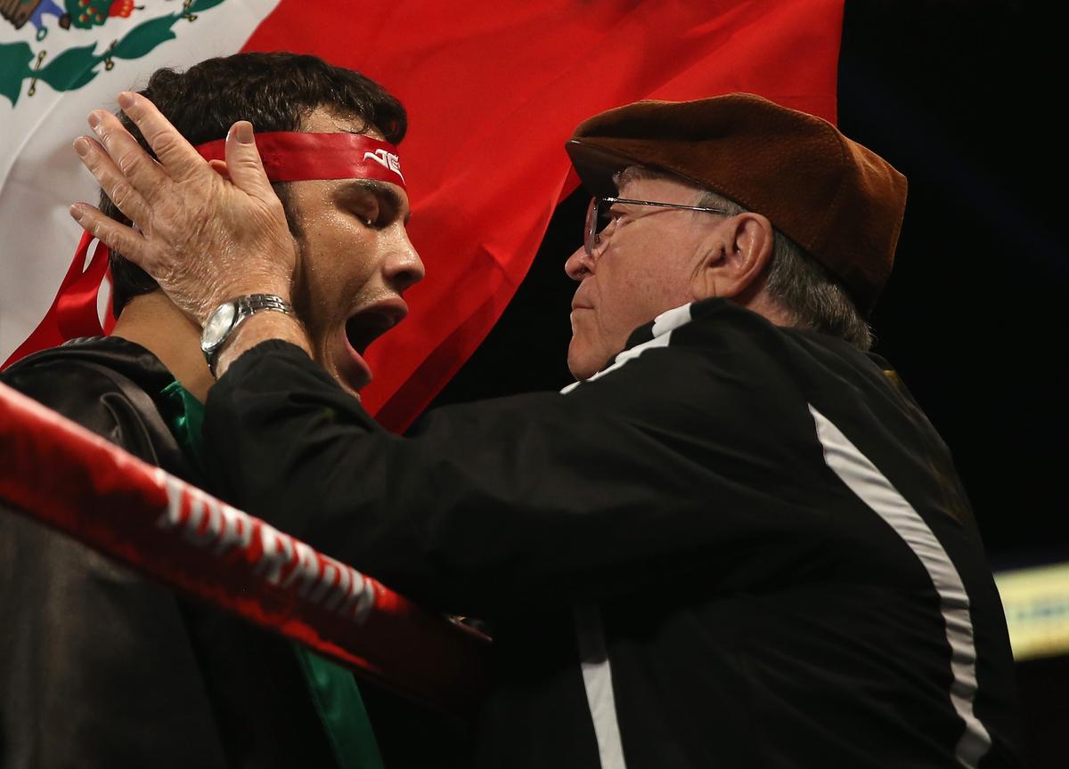 Boxing Prospect Cesar Diaz Dies in Single-Car Crash, Police Say