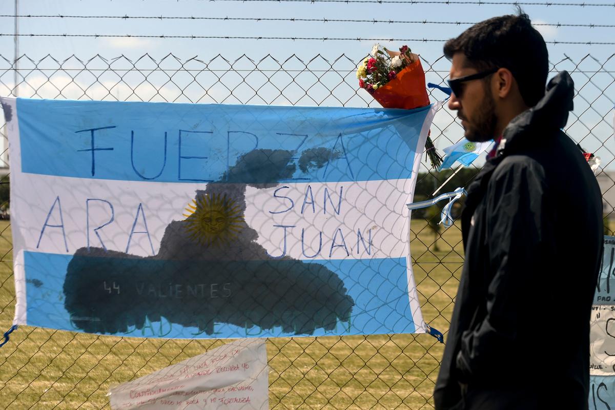Explosion Likely Killed Crew on Missing Argentine Submarine, Defense Minister Says