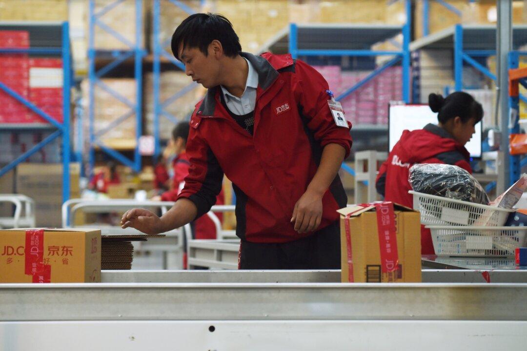 China’s Amazon Battles Alibaba Online