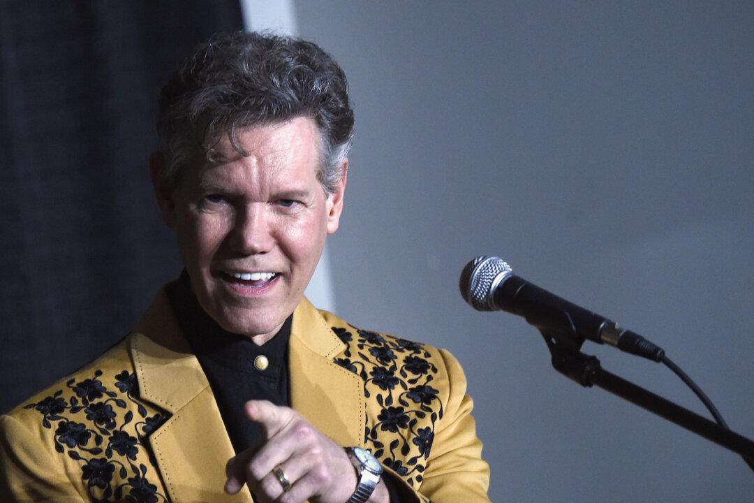 Randy Travis ‘Deeply Apologetic’ as Nude Arrest Video Sees Light of Day