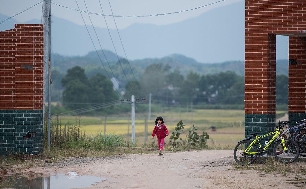 In China, Middle School Teacher Befriends School Girls Online, Then Rapes Them