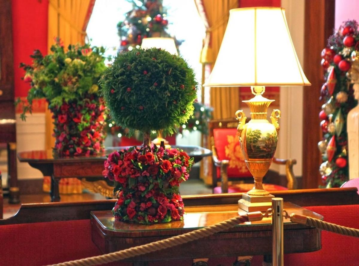 Book Review: ‘A White House Christmas: Including Floral Design Tutorials’