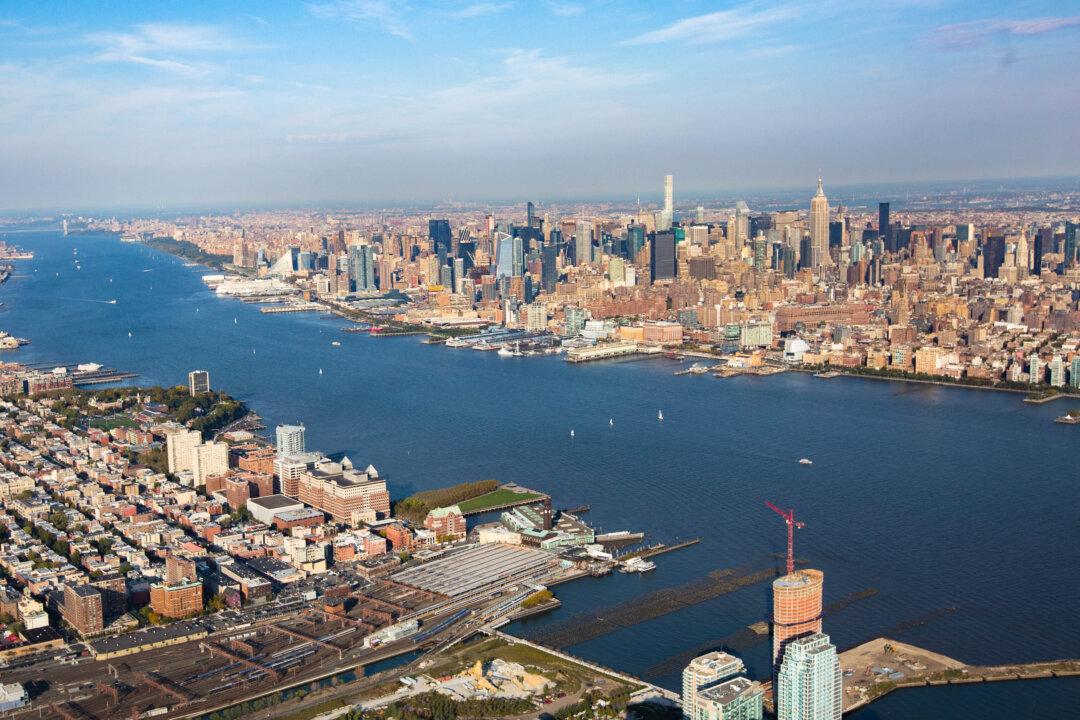 Marathon Swimmer Apparently Drowns During 120-Mile Competition in New York City