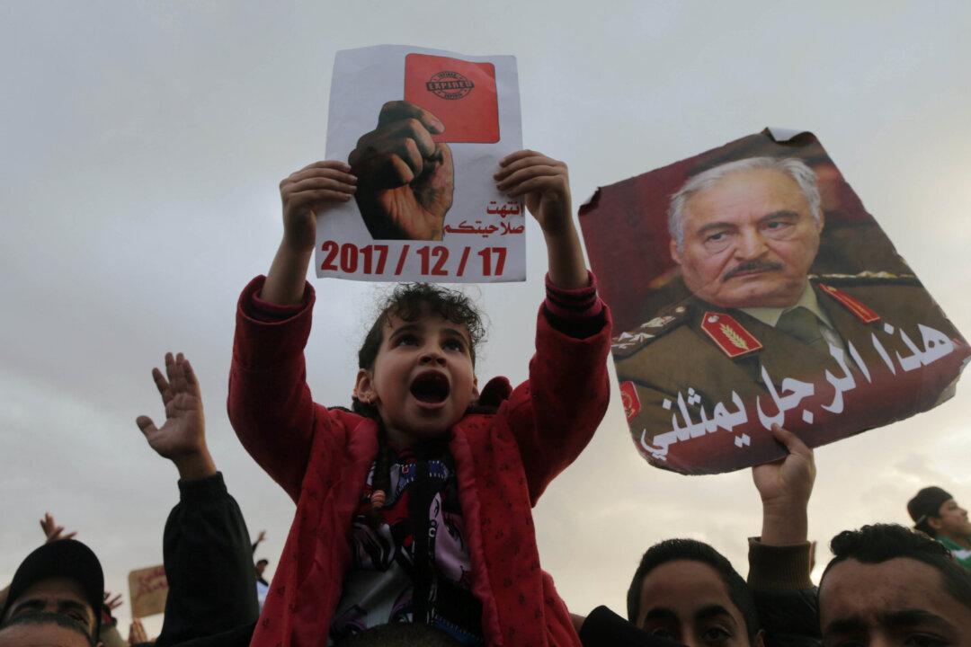 Thousands Rally in Support of East Libya’s Commander