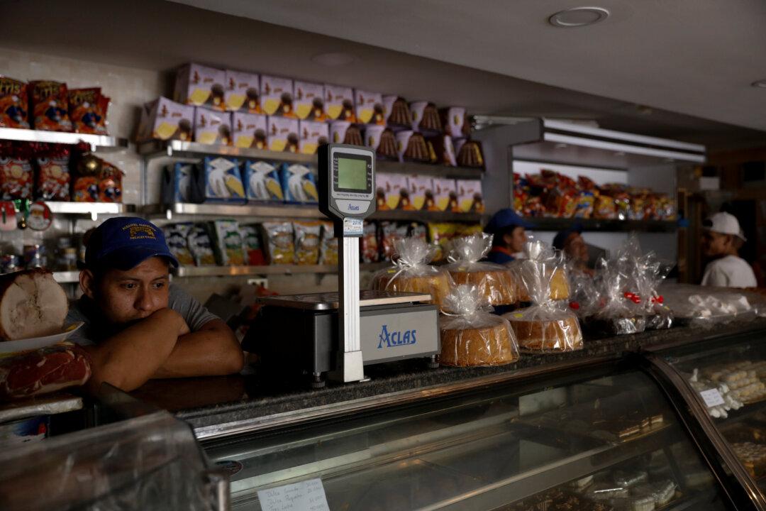 Lights Back On in Venezuela After Five-Hour Blackout