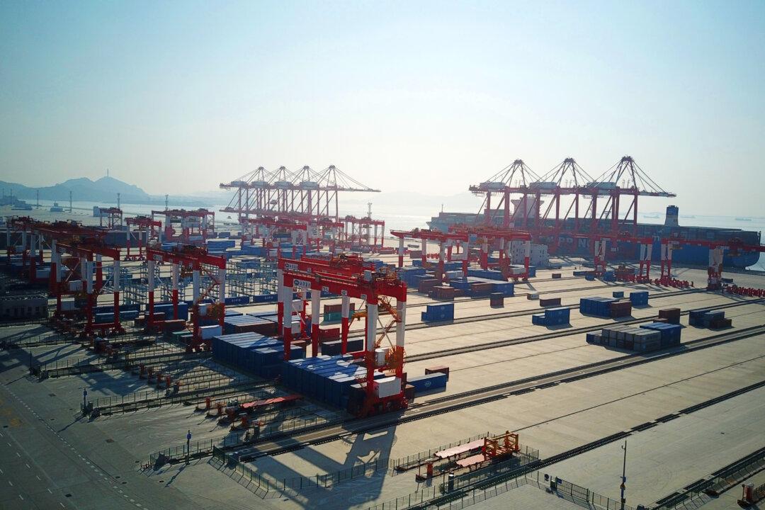 US Tax Cut and Rate Hikes Threaten China Currency