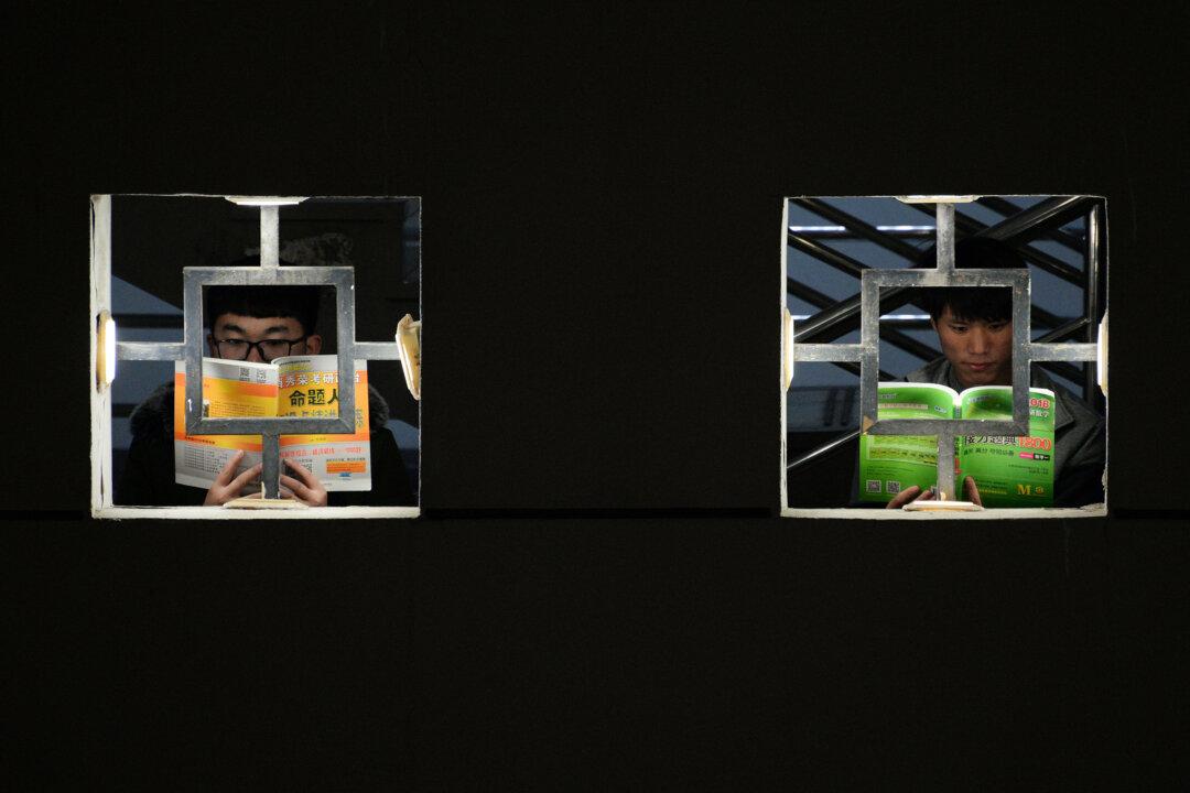 In China, Education Director Pays for Taking Kickbacks for Textbooks