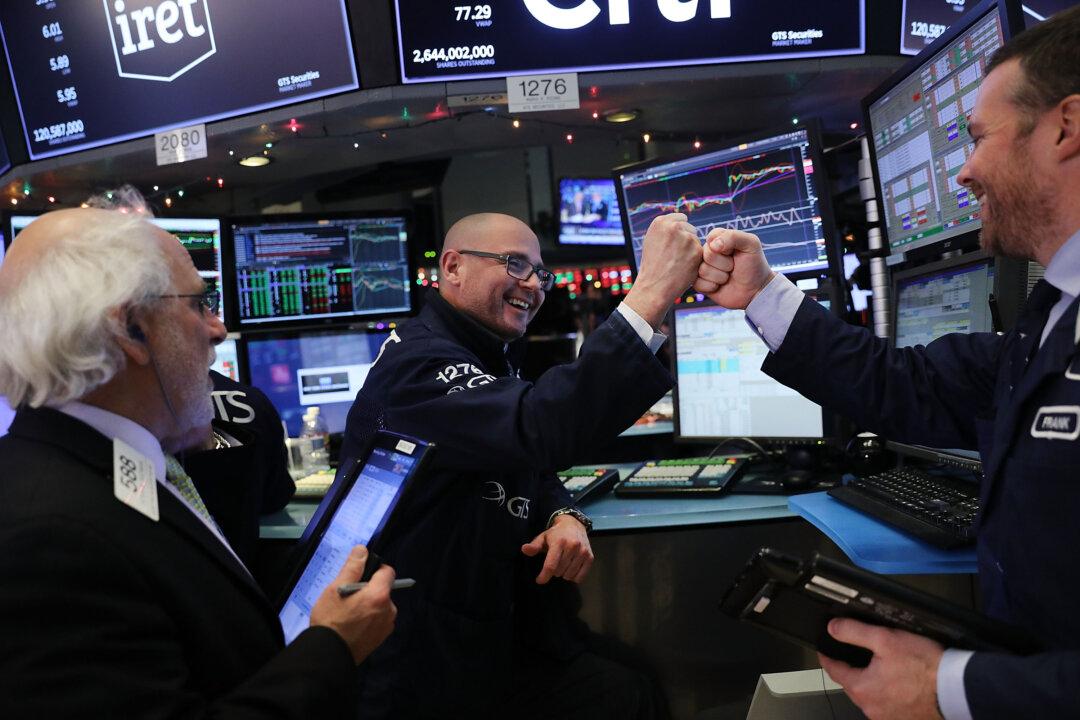 Stocks a Good Bet in 2018 From 2017’s Strong Tailwind