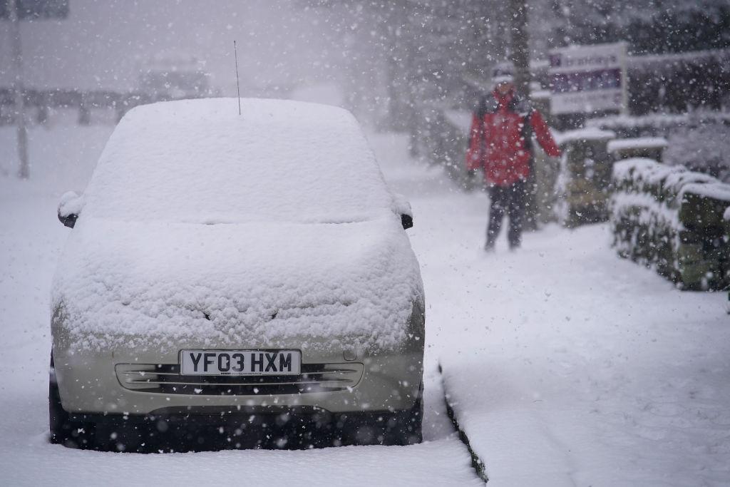 New Year’s Eve Travel at Risk as UK Braces for Snow, Strong Winds