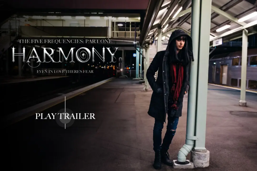 Holiday Crash Leaves Actress in Coma, Family Dead