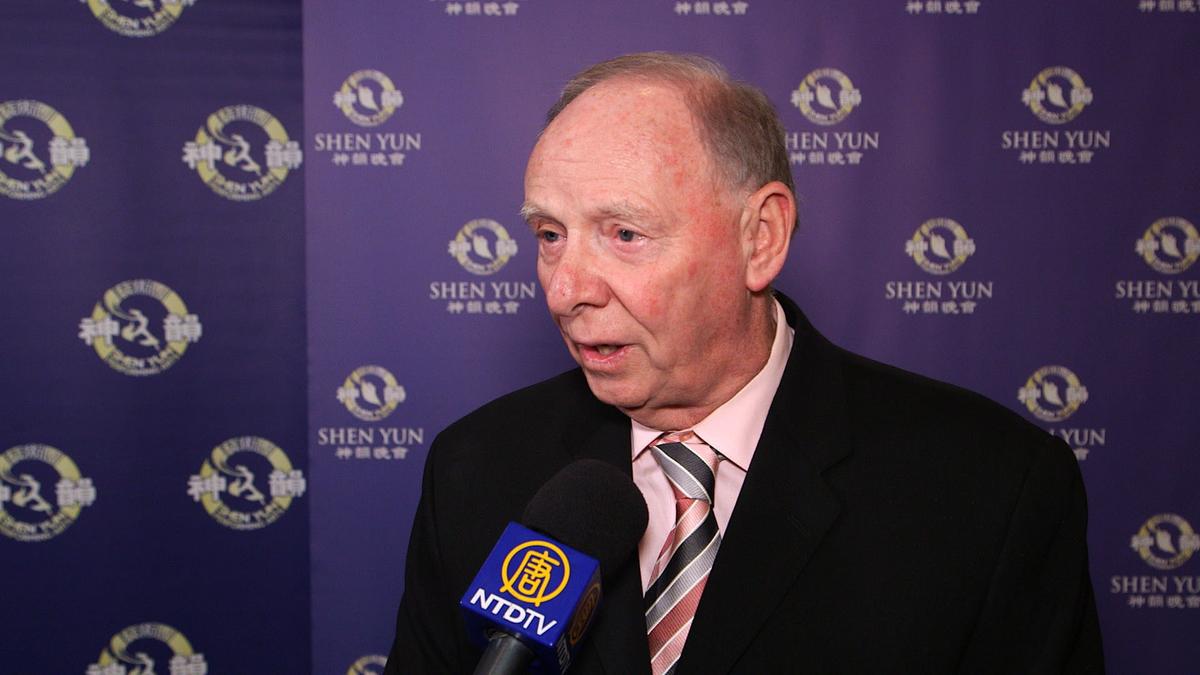 Professional Diving Coach Enjoys the Gymnastics, Precision of Shen Yun