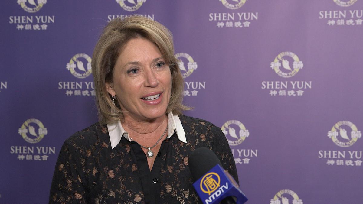 Lawyer Enjoys Shen Yun’s Profound Stories and Beautiful Entertainment