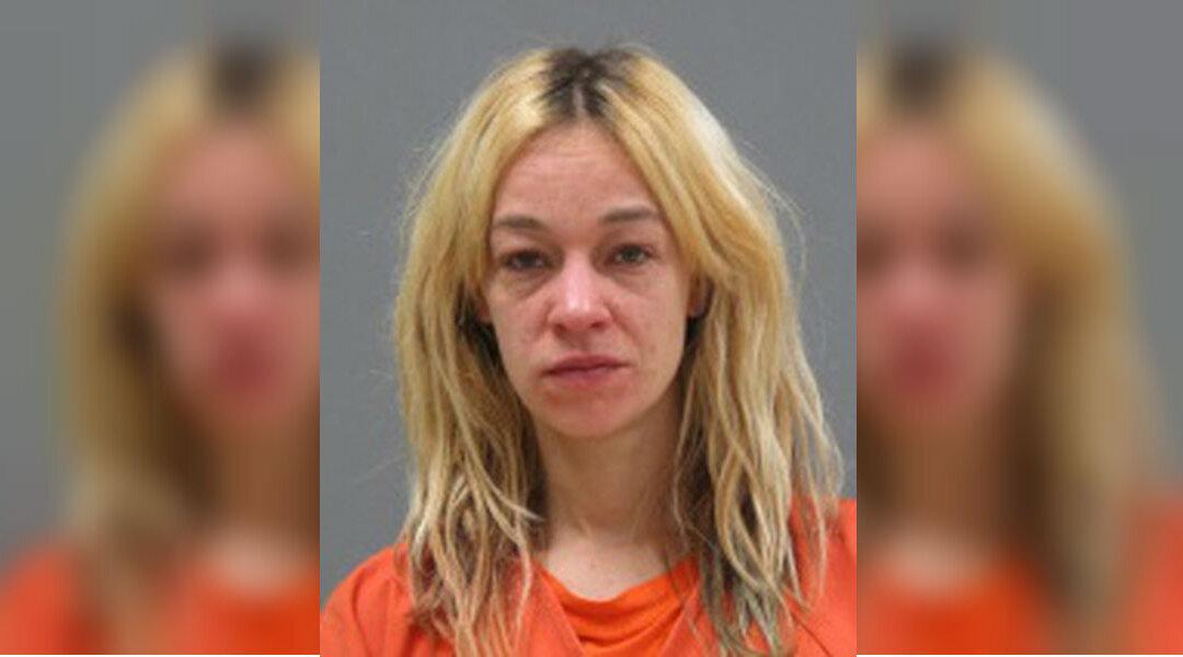 Police: Minnesota Woman Kicked Out Windshield of Uber Driver