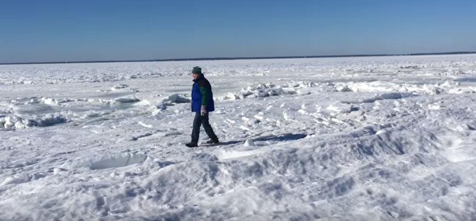 Ocean Freezes Over in Massachusetts–Officials Warn People Not to Walk on Ice