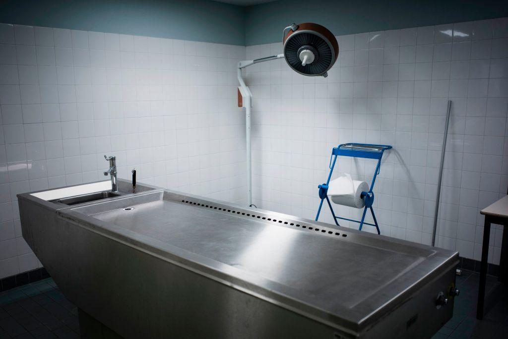 Man Wakes up on Autopsy Table After 3 Doctors Declare Him Dead