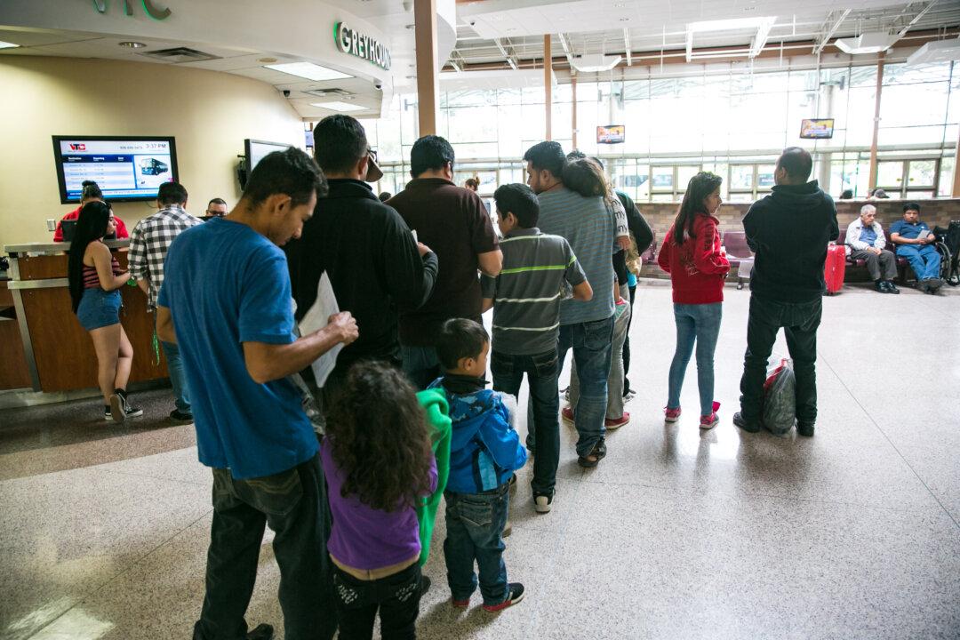 Trump Administration Ends Temporary Status for 200,000 Salvadorans, Orders Exit by September 2019