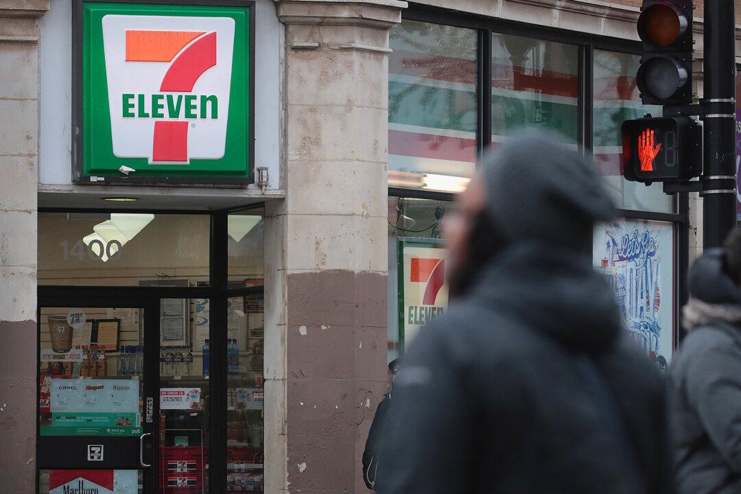 Immigration Agency Targets 7-Eleven Stores