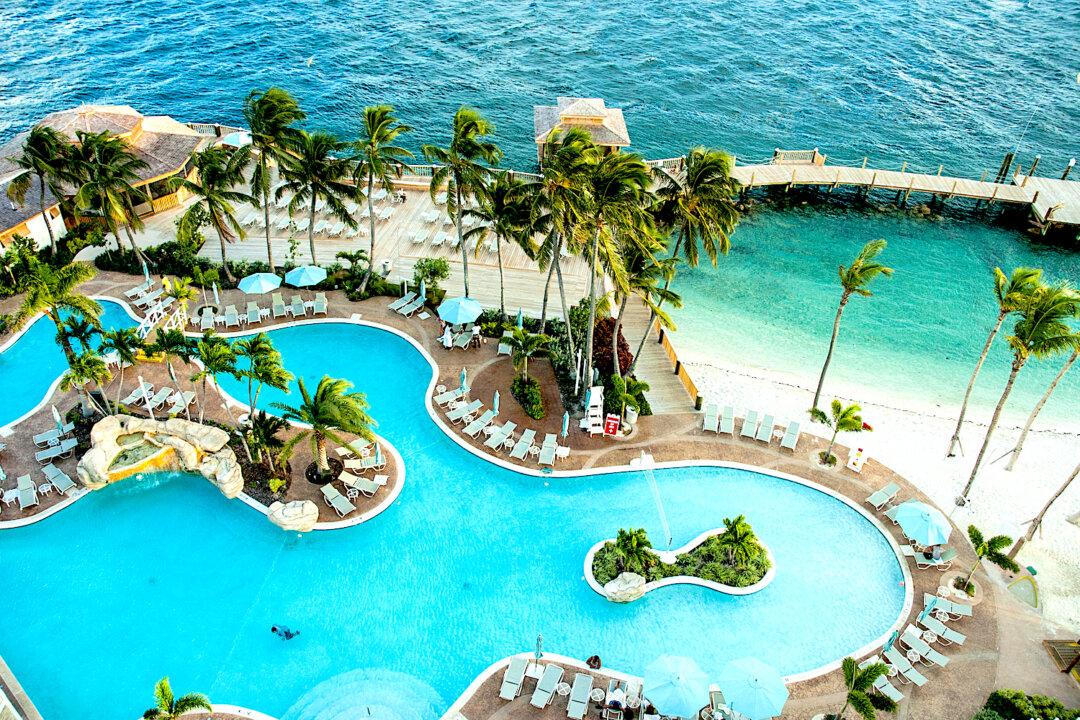 Bahamas: Paradise Island Celebrates an Anniversary