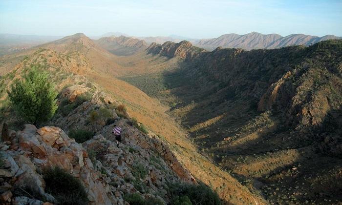 American Tourist Dies on Popular Hike in Central Australia
